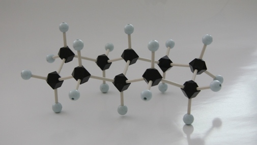トランスデカリン分子模型写真
